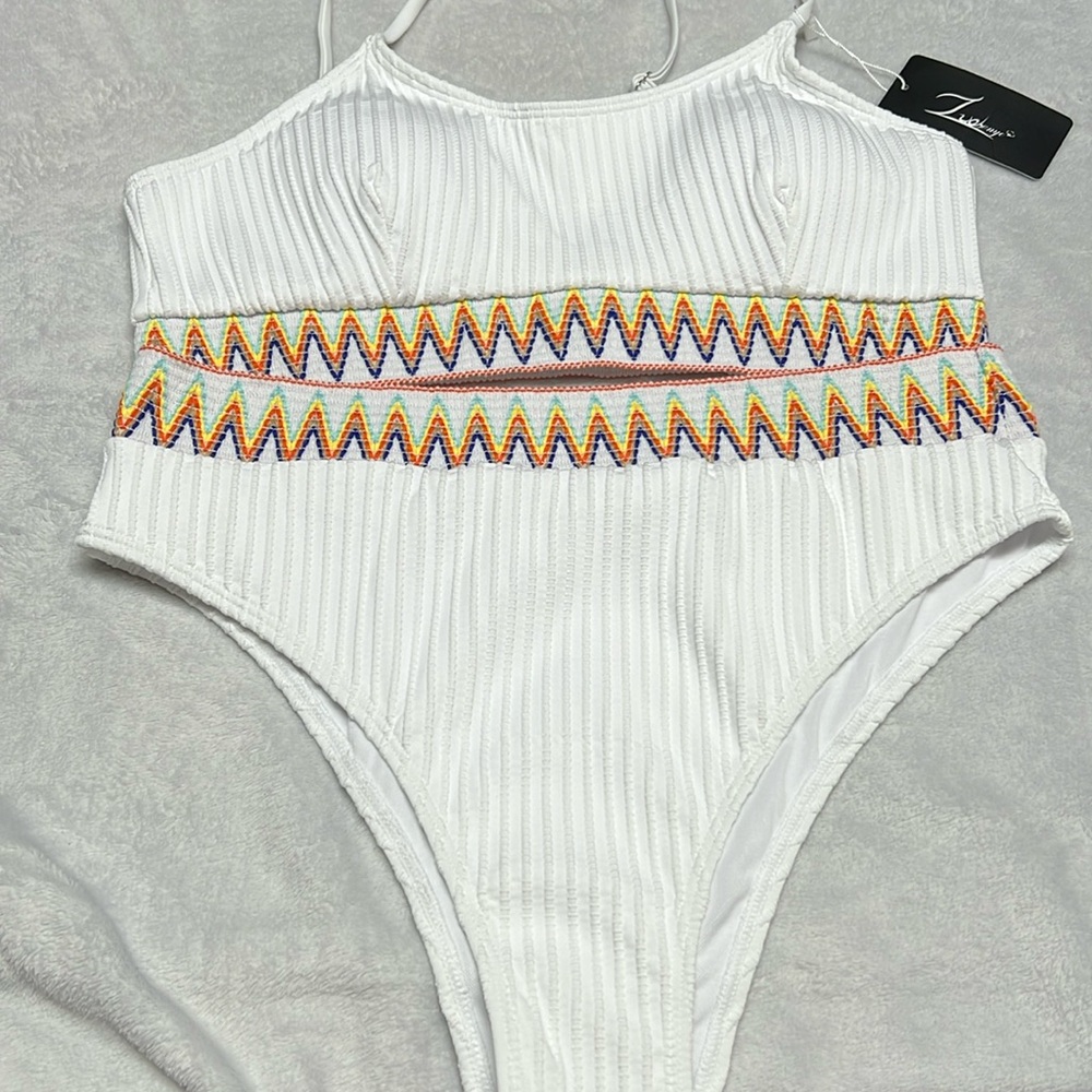 NWT  bikini , SZ XL , textured white with chevron trim